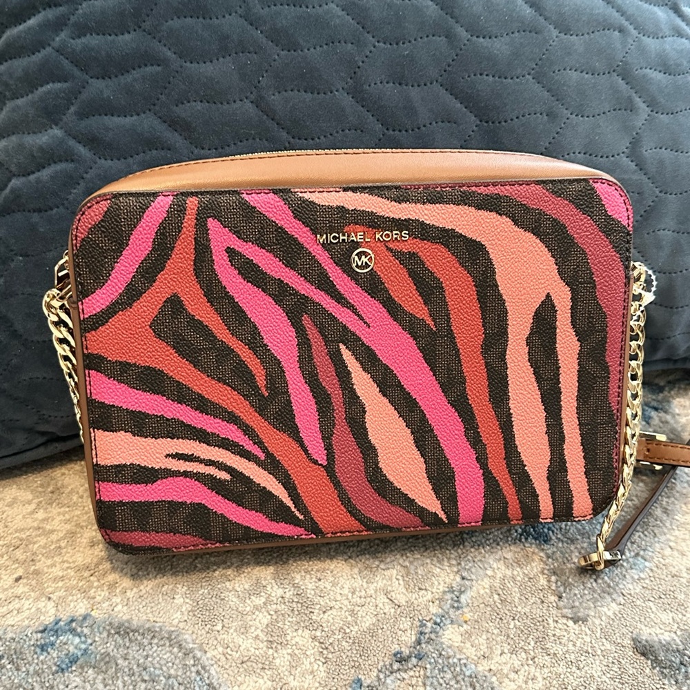 ‼️Michael Kors Jet Set Charm LG EW Crossbody in multicolor animal print pink.